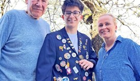 Fridjof Olms von den Rotariern (von links), Santiago Walteros und seine Gastmutter Dagmar Blöchl